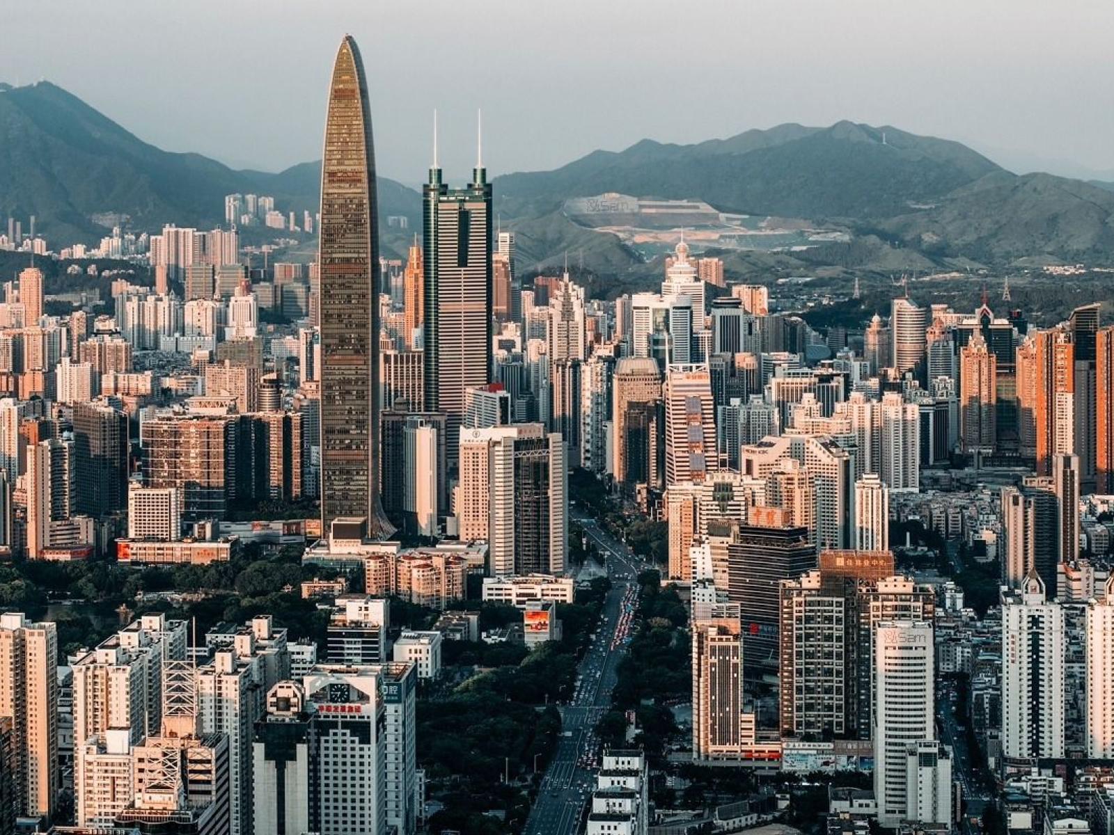 成年人的真实生活、地域风味记忆与现实矛盾配图
